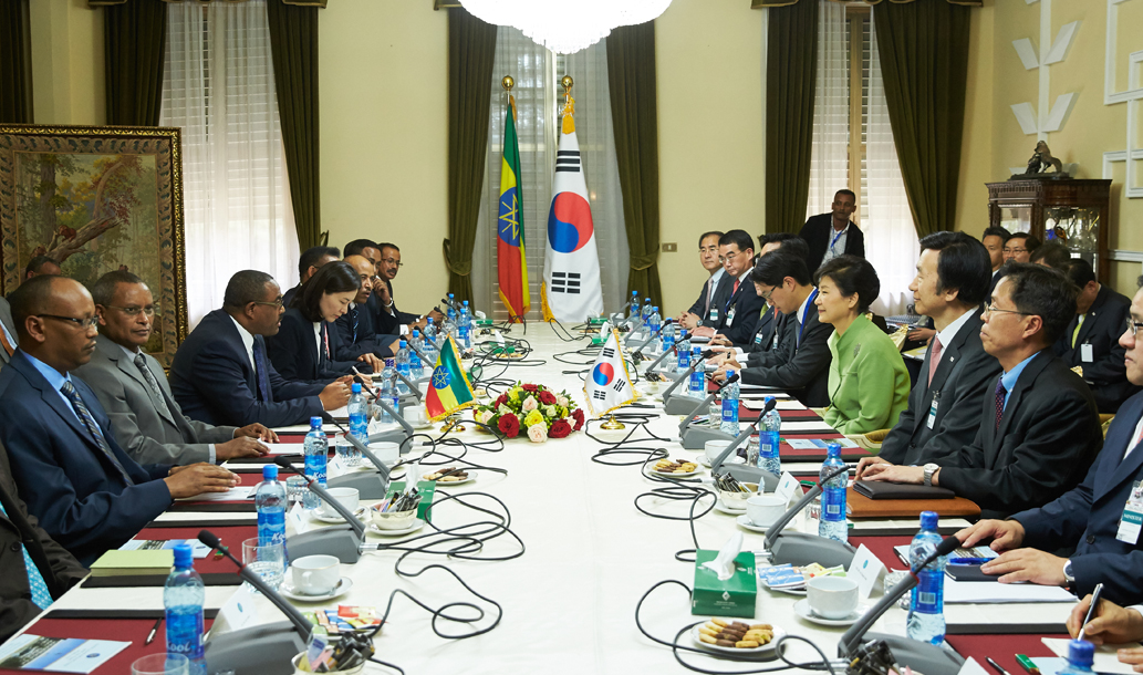 정상회담하는 박근혜 대통령과 하일레마리암 데살렌( Hailemariam Desalegn Boshe) 에티오피아 총리