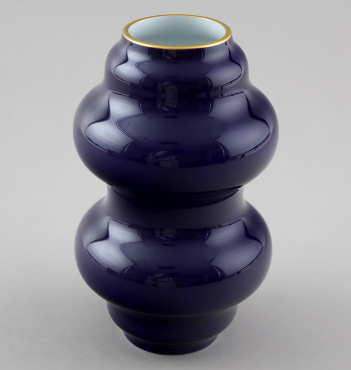 청색 자기 Dark blue porcelain