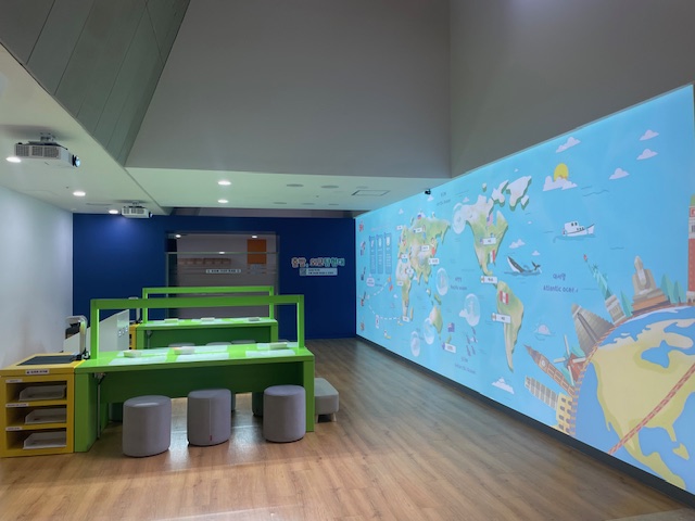 특색 있는 선물을 그려 다른 나라 정상과 교류